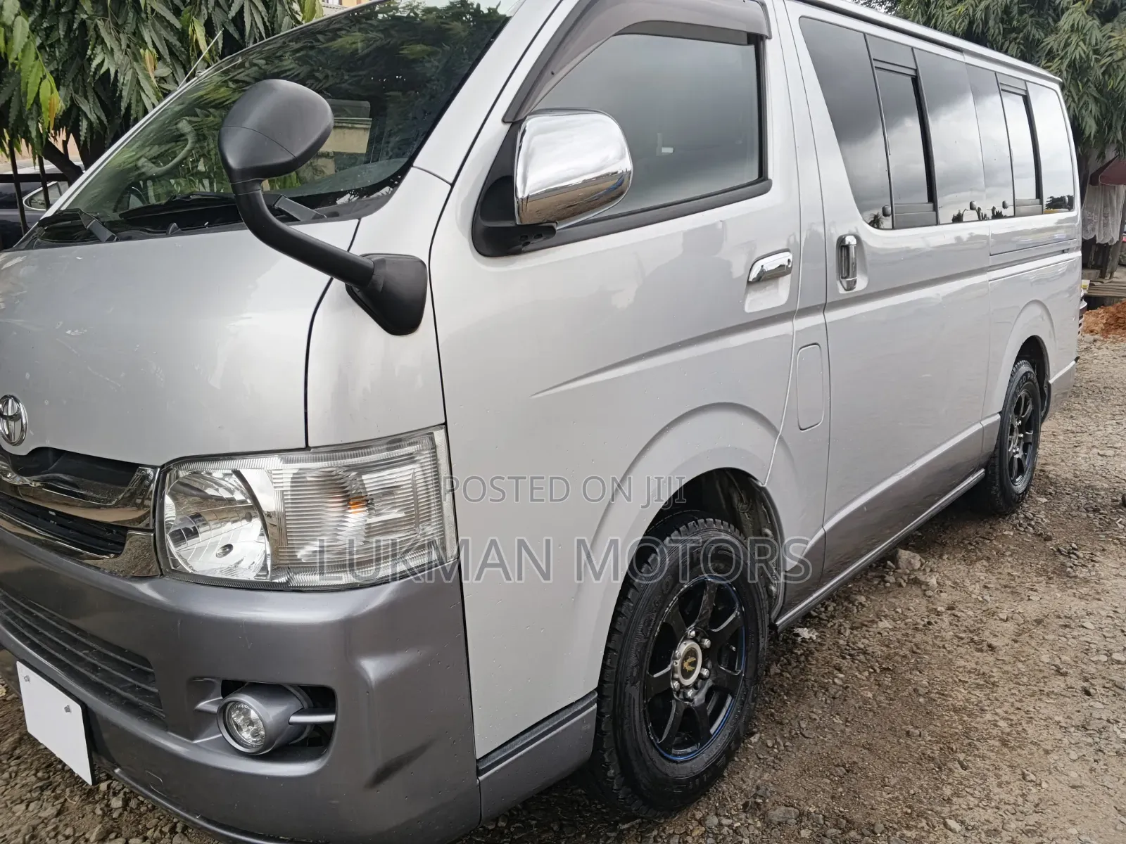 Toyota HiAce 2010 Silver