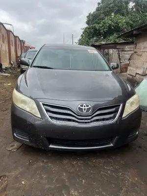 Toyota Camry LE 4dr Sedan (2.5L 4cyl 6A) 2011 Gray