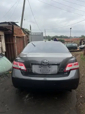 Toyota Camry LE 4dr Sedan (2.5L 4cyl 6A) 2011 Gray