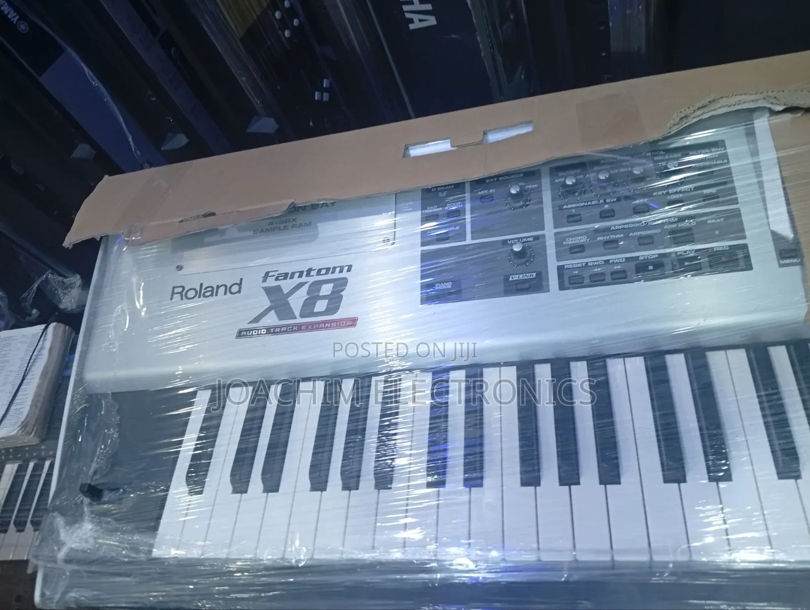 ROLAND Professional Keyboard Fantom X 8