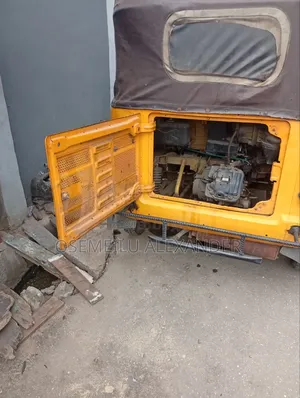 TVS King Deluxe Plus iTouch Start 2019 Yellow