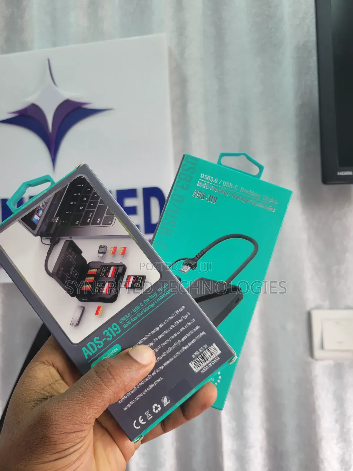 USB 3.0 / USB-C Docking Station Card Reader