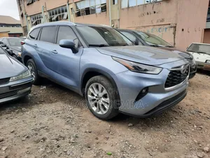 Toyota Highlander 2020 Blue