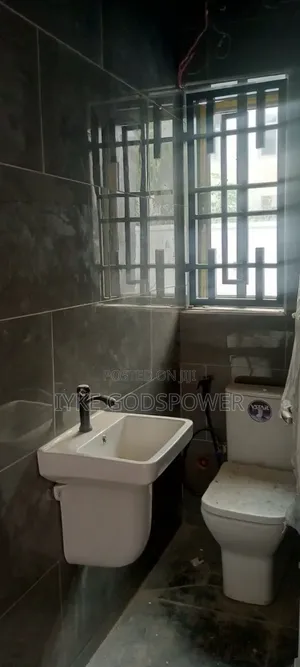3bdrm Block of Flats in Kaura for rent