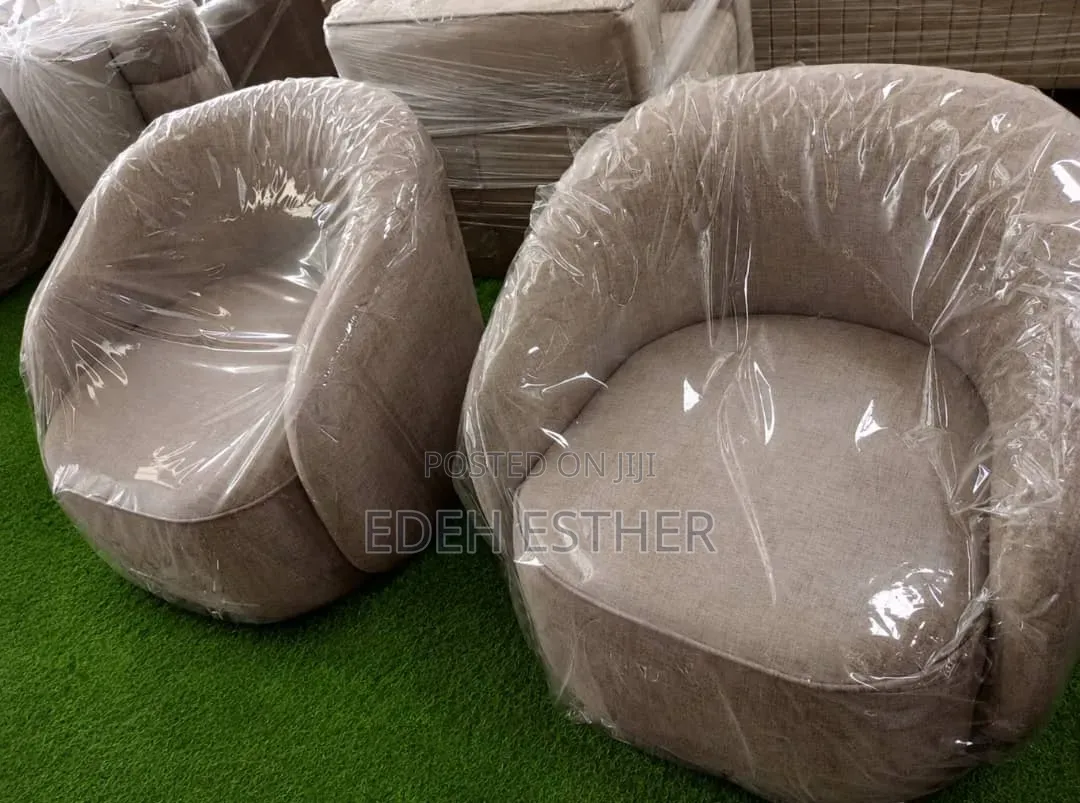 Curved Console Chair