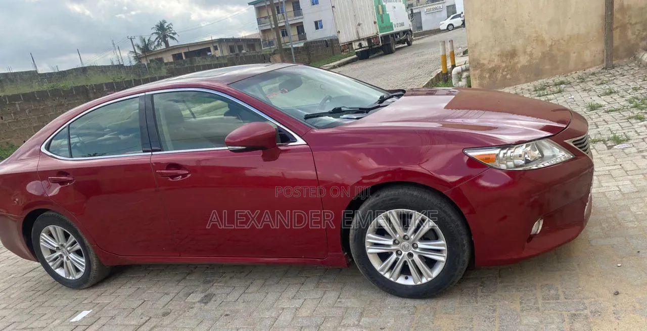 Lexus ES 2015 Red