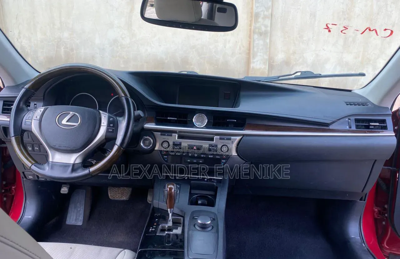 Lexus ES 2015 Red