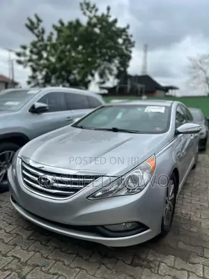 Hyundai Sonata Limited Sedan FWD (2.4L 4cyl 6A) 2013 Silver