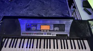 Neatly Used PSR 350 Keyboard Available for Sale