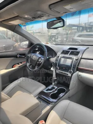 Toyota Camry XLE 4dr Sedan (2.5L 4cyl 6A) 2012 Gray