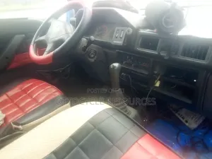 Mitsubishi L300 1981 Blue