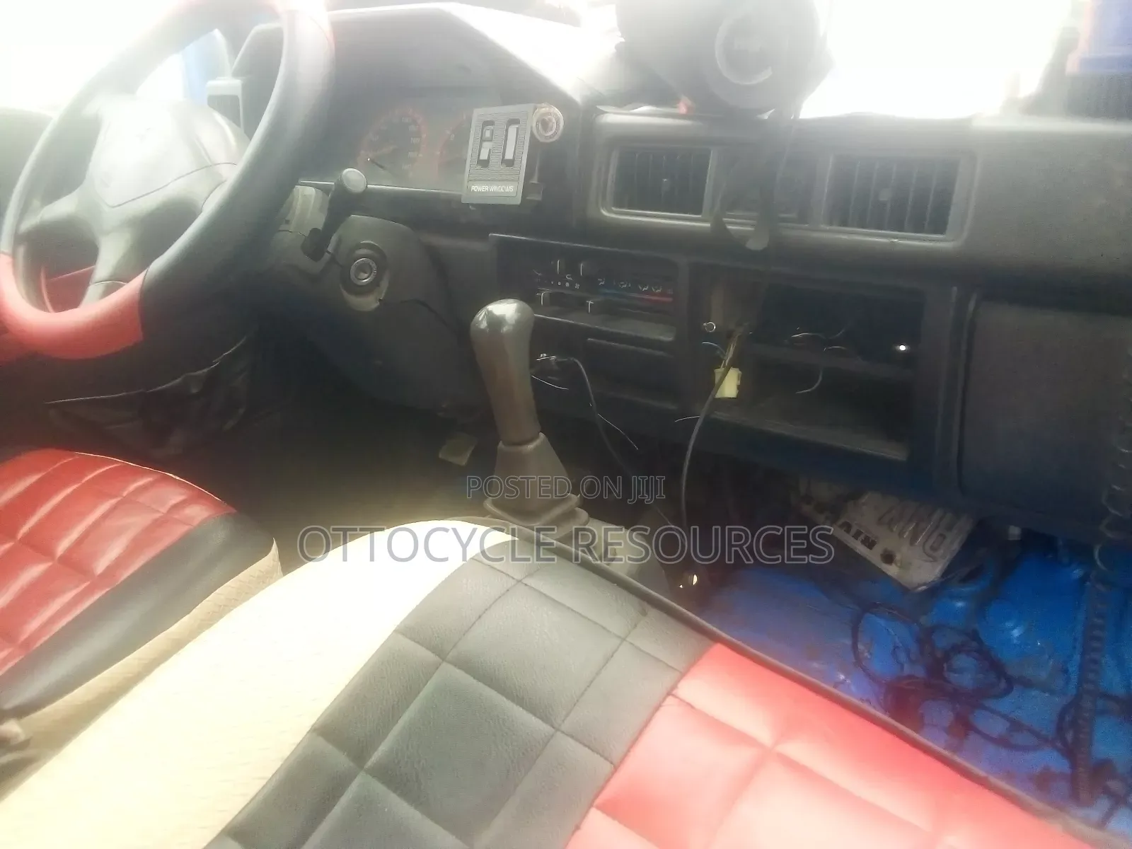 Mitsubishi L300 1981 Blue