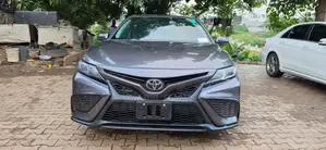 Toyota Camry SE 2021 Gray