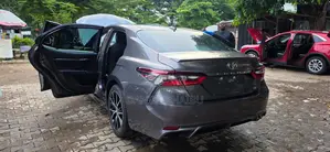 Toyota Camry SE 2021 Gray