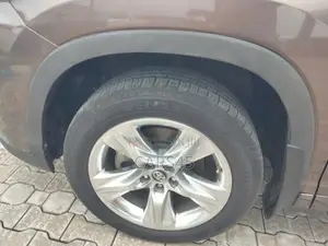 Toyota Highlander 2019 Brown