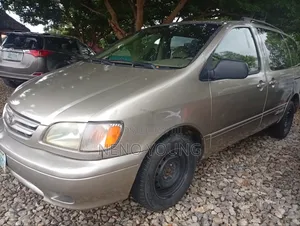 Toyota Sienna 2002 Brown