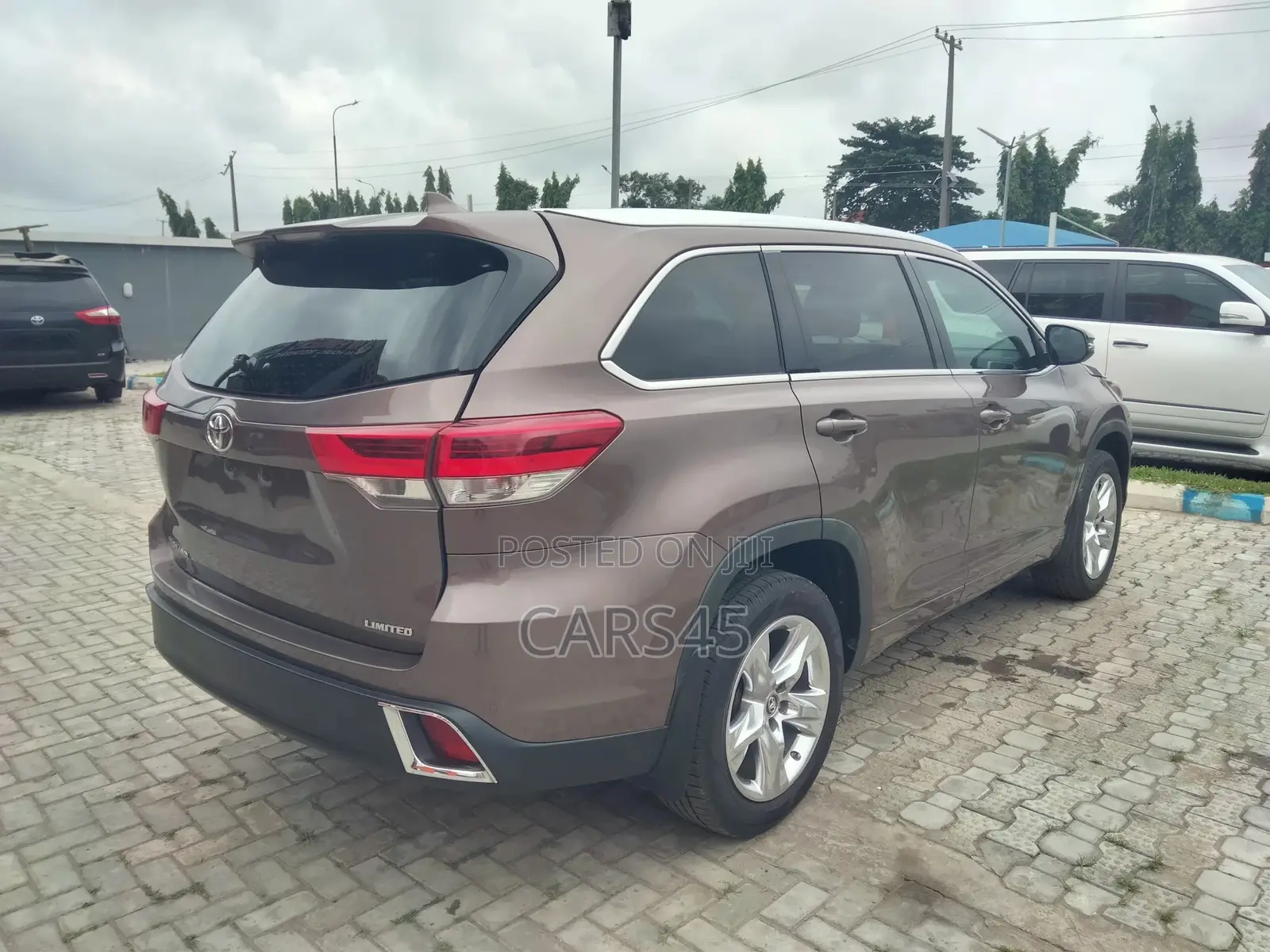 Toyota Highlander 2019 Brown