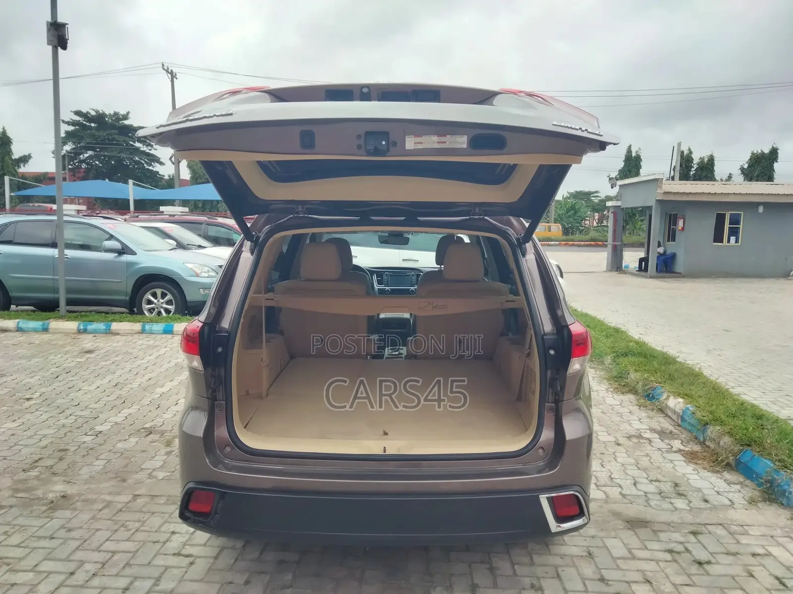 Toyota Highlander 2019 Brown