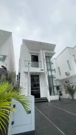 5bdrm Duplex in Chevron for sale