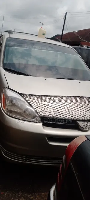 Toyota Sienna 2009 Silver