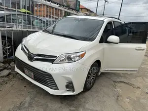 Toyota Sienna 2018 White