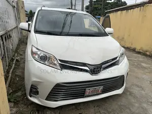 Toyota Sienna 2018 White