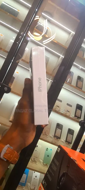 New Apple iPhone 13 128 GB Green