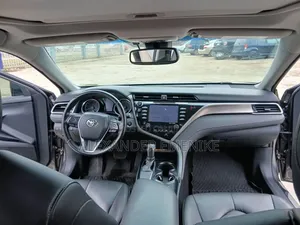 Toyota Camry 2018 Gray