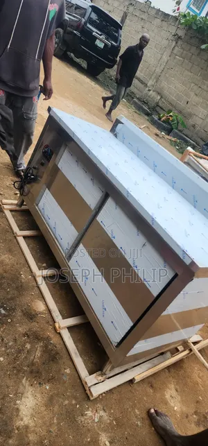 Hot Cupboard With Table