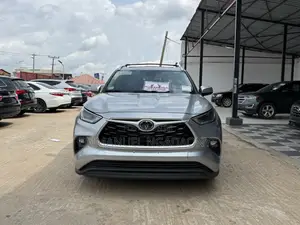 Toyota Highlander XLE 2021 Blue
