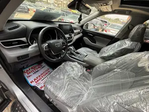 Toyota Highlander XLE 2021 Blue