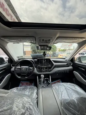 Toyota Highlander XLE 2021 Blue