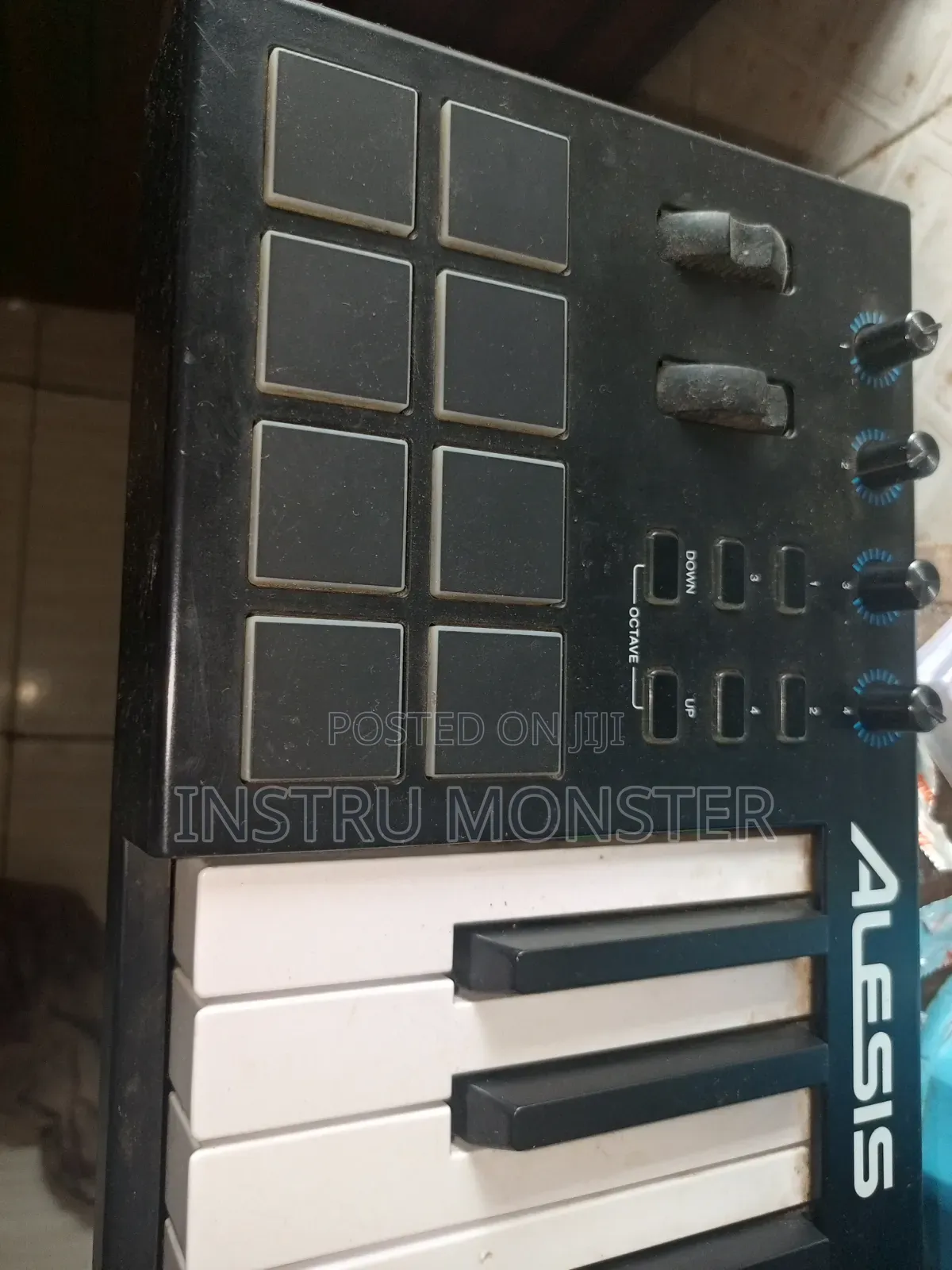 Alesis Midi Keyboard V25