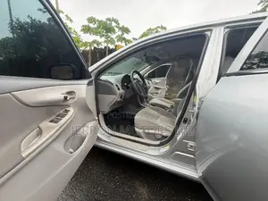 Toyota Corolla 2010 Silver