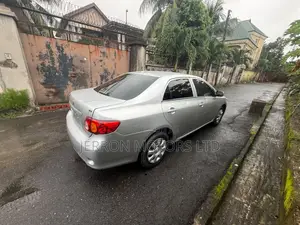 Toyota Corolla 2010 Silver
