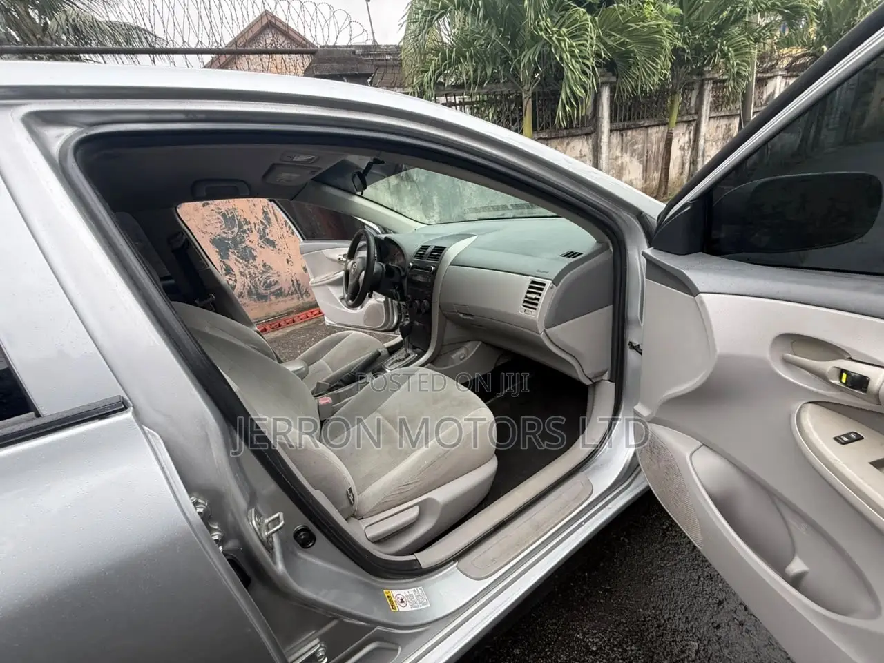 Toyota Corolla 2010 Silver