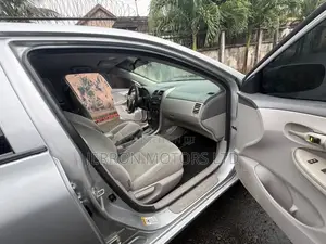 Toyota Corolla 2010 Silver