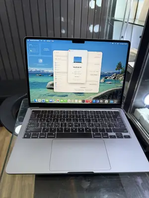 Laptop Apple MacBook Air 2022 M2 16GB Apple M2 SSD 512GB