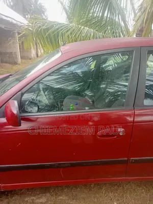 Toyota Avensis 2000 Red