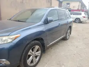 Toyota Highlander 2012 Blue