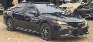 Toyota Camry SE 2021 Blue