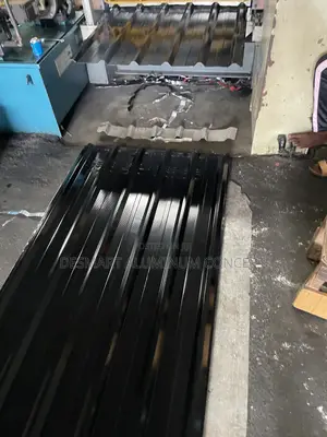 Desmart Roofing Works: 0.55mm Black. Built to Last.