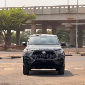 New Toyota Hilux 2025 Black