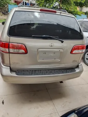 Toyota Sienna 2002 Gold
