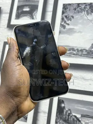 Apple iPhone 11 64 GB White