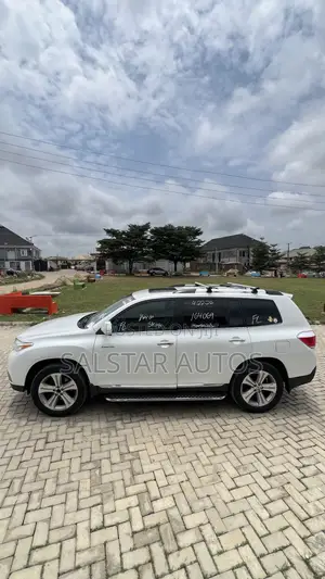 Toyota Highlander Limited 2012 White