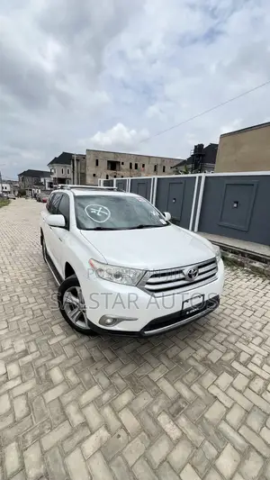 Toyota Highlander Limited 2012 White