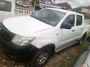 Toyota Hilux 2013 White