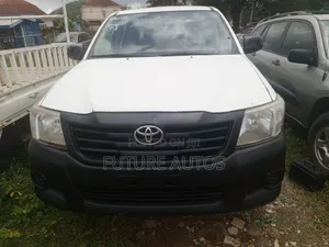 Toyota Hilux 2013 White