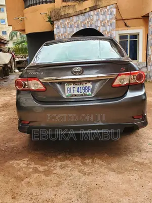 Toyota Corolla L 4dr Sedan (1.8L 4cyl 5M) 2013 Gray